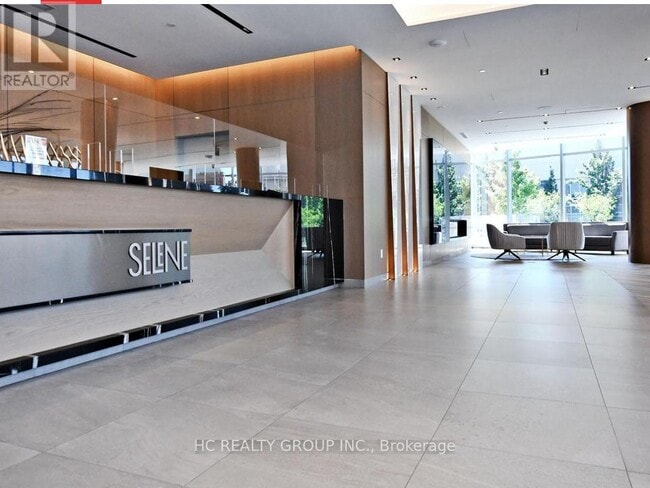 Building Photo - 225 Village Green Square