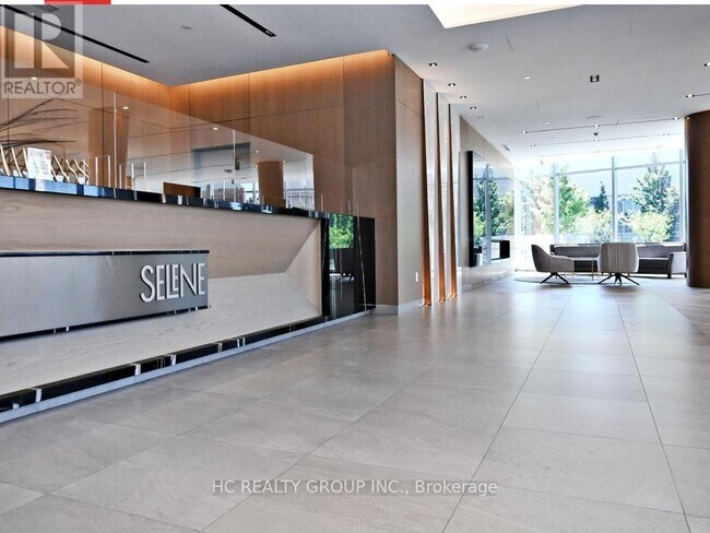 Photo du bâtiment - 225 Village Green Square