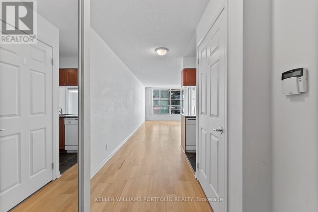 Photo du bâtiment - 228 Queens Quay W