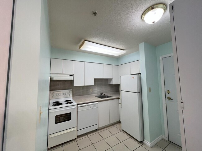 Photo du bâtiment - 4990 McGeer St