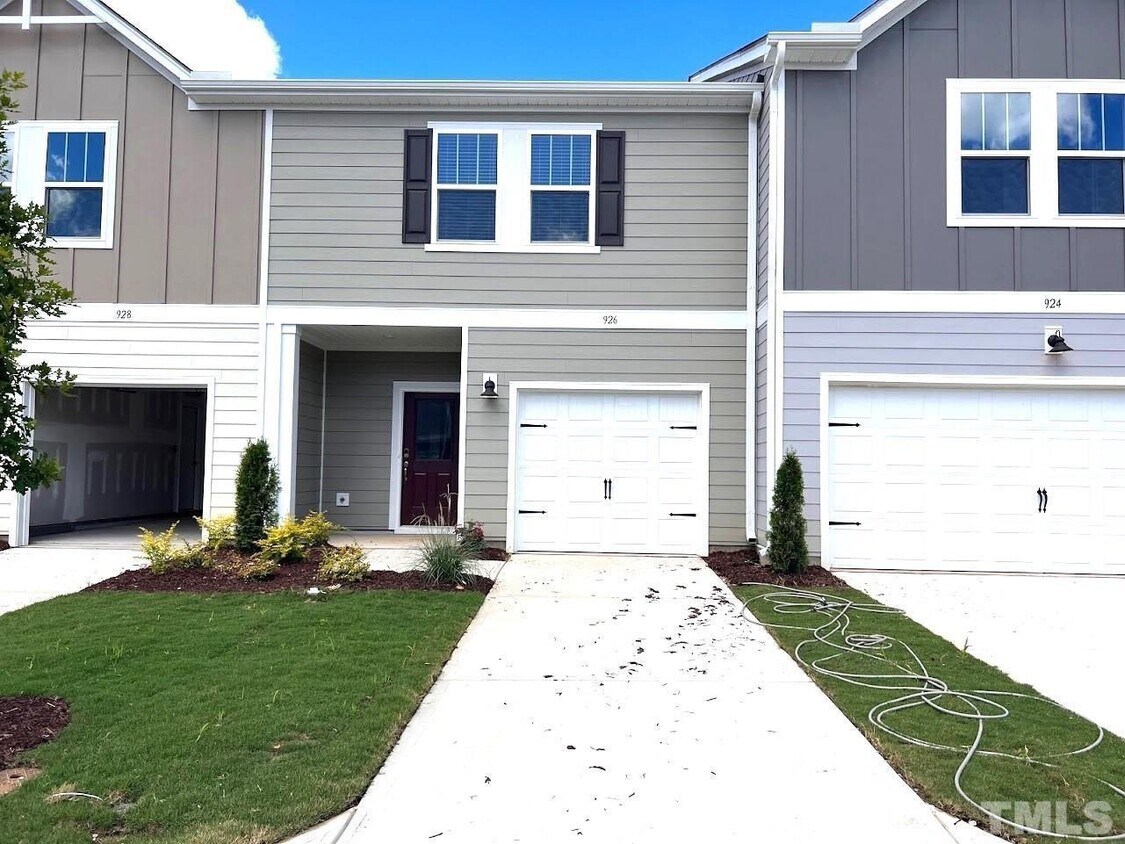 Primary Photo - 3 Bedroom Townhome with Garage for Rent