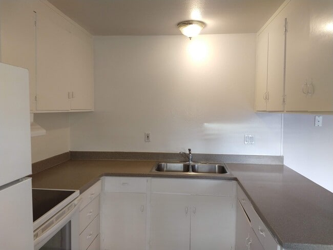 Building Photo - 781 Farm Dr