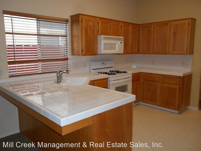Building Photo - 3 br, 2 bath House - 3923 S. Julieann