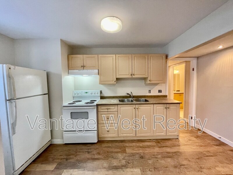 35483548 Old Okanagan Hwy, West Kelowna, BC V4T 1N7 House for Rent