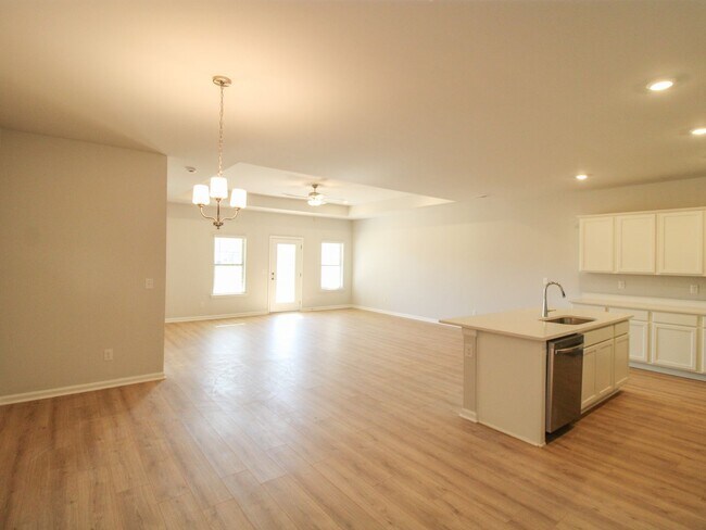 Building Photo - Lovely townhome between Athens and Madison!