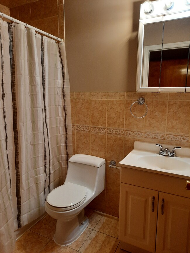 Master bathroom - 867 Broadway