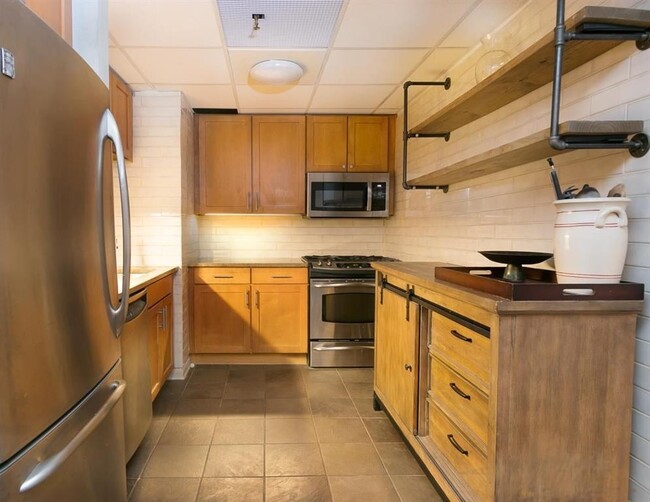 Building Photo - 227 Christopher Columbus Dr