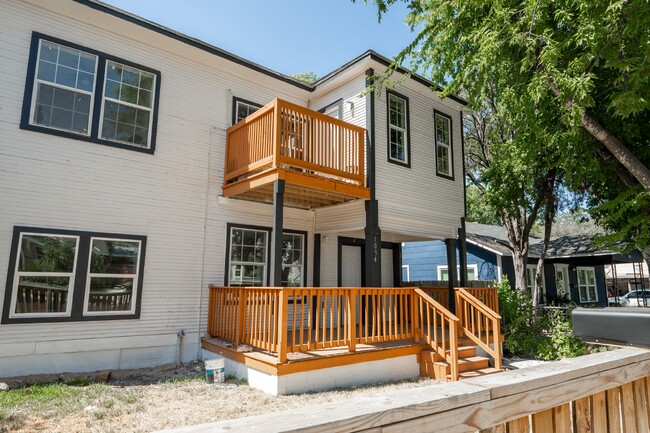 Building Photo - Four Plex on Hammond Ave.