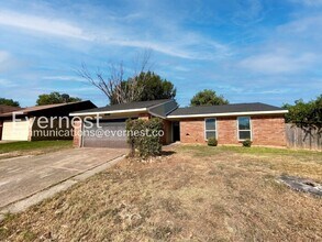 Building Photo - 1800 Heidelberg Dr