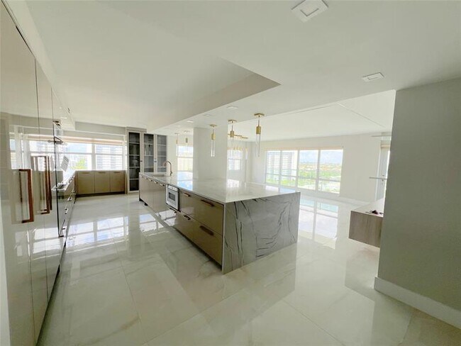 Building Photo - 3410 Galt Ocean Dr