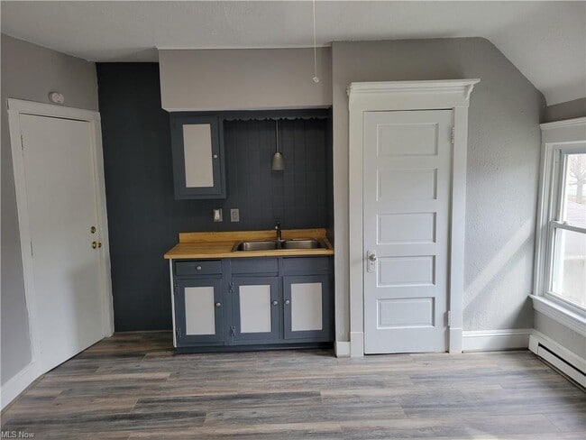 Building Photo - 3441 W 56th St