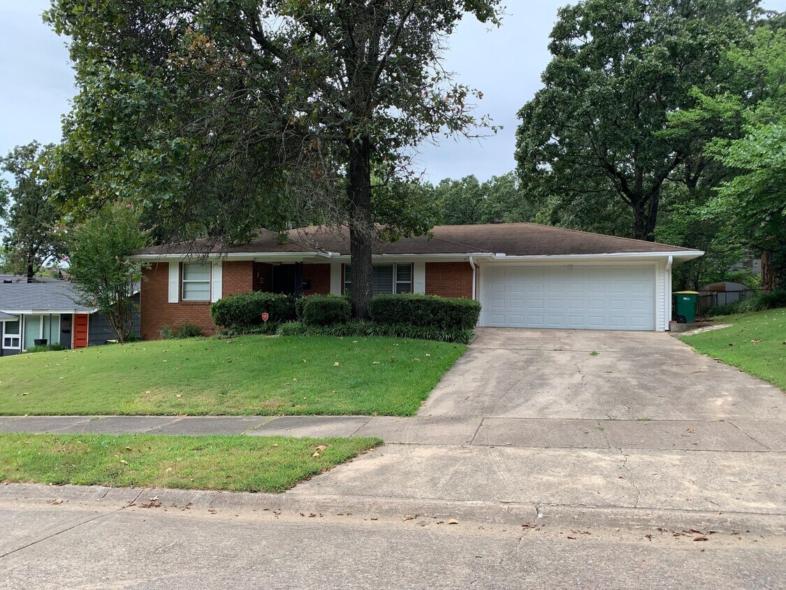 Primary Photo - 4511 Greenway Dr