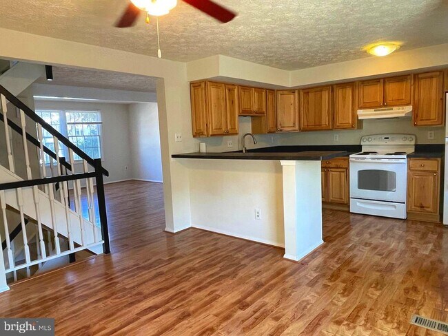 Building Photo - 5917 Spruce Run Ct