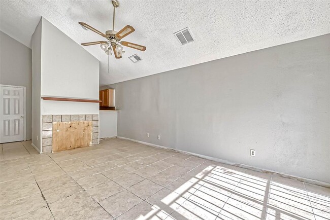 Building Photo - 6310 Southwood N Ct