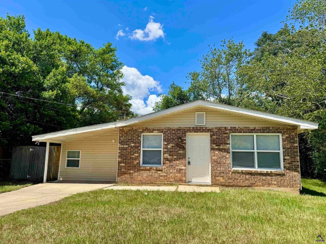 Primary Photo - 102 Varee Dr
