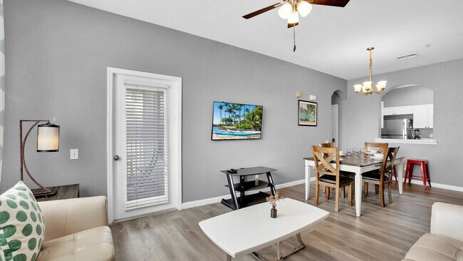 Building Photo - 2301 Butterfly Palm Way