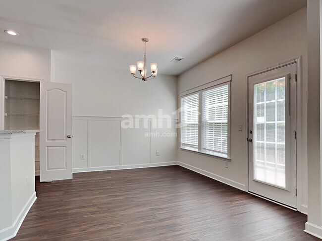 Foto del edificio - 118 Maywood Drive