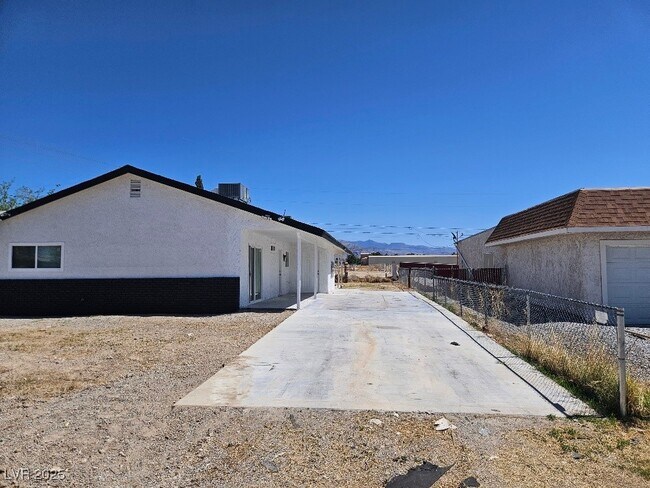 Foto del edificio - 1083 E Calvada Blvd