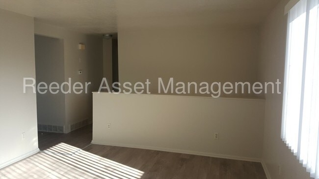 Building Photo - 264 E 100 N