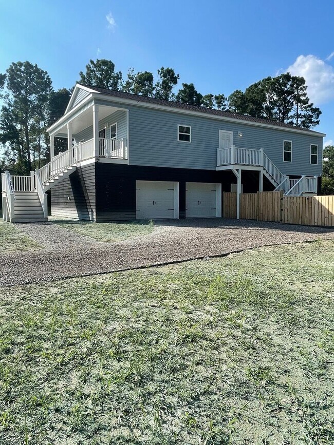 Building Photo - Newly Built Mount Pleasant Rental!