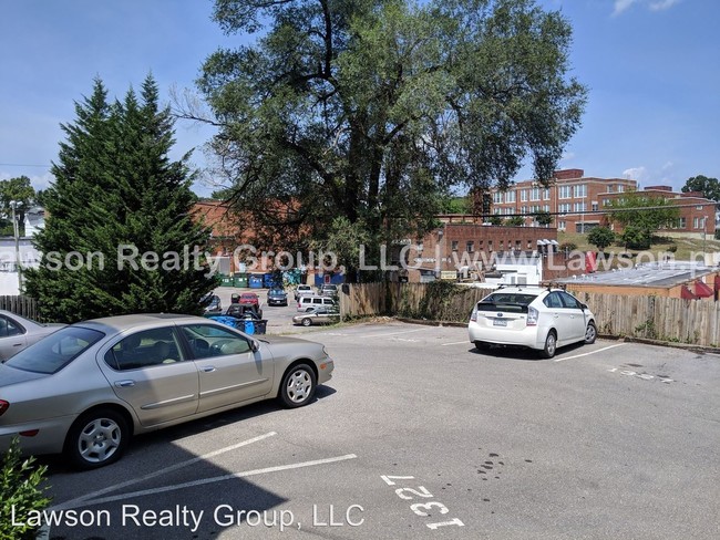 Building Photo - 1325-1331 Winborne St SW