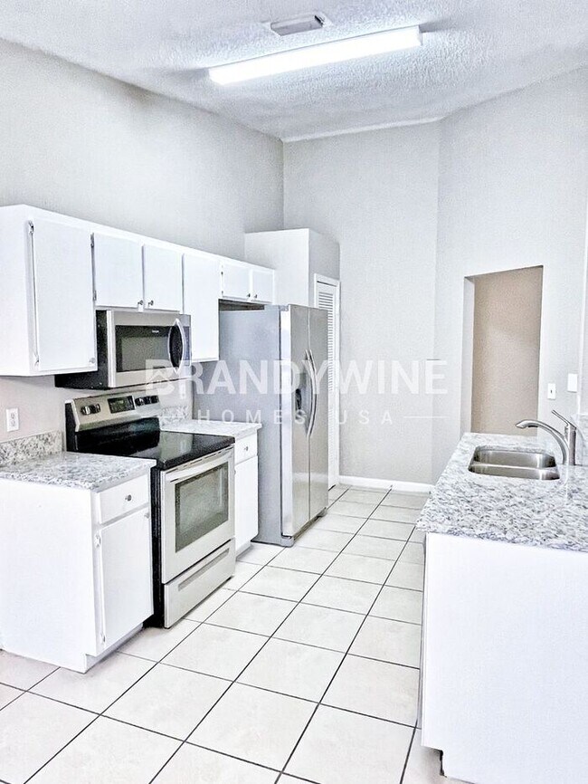 Building Photo - FREE JANUARY RENT! MOVE IN BY 12/24 AND PO...