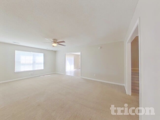 Building Photo - 500 Gingerbread Ct S