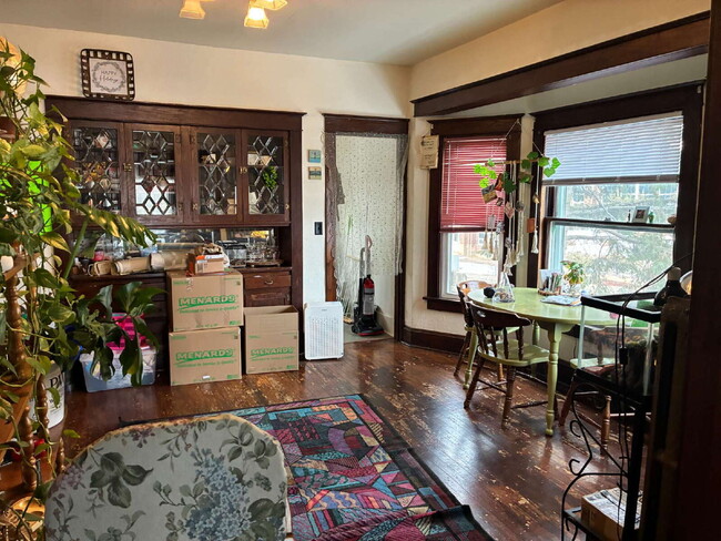 Building Photo - 4 Bedroom, 2 Bathroom Home With Views of Downtown & Fenced In Yard