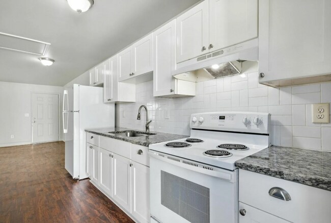 Foto del edificio - 969 Forest Ave