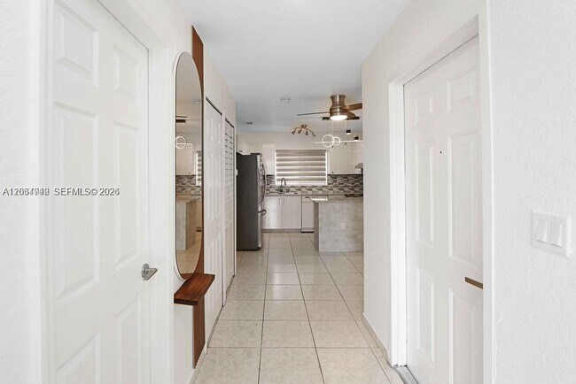 Foto del edificio - 242 E 3rd St