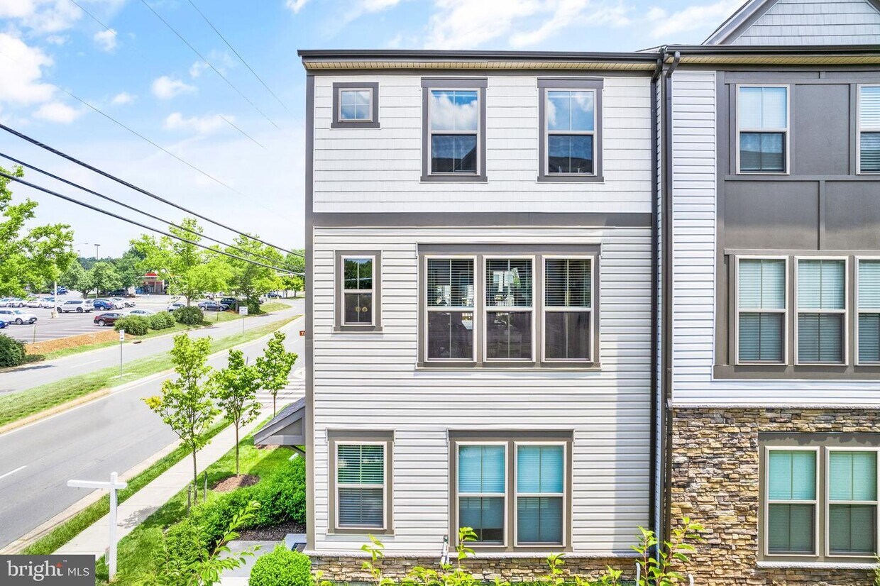 133 Tolocka Terrace NE, Leesburg, VA 20176 Townhome Rentals in Leesburg VA