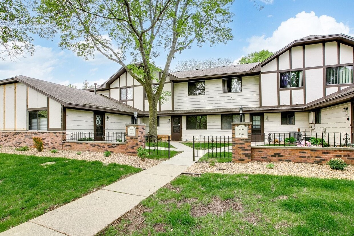 Primary Photo - Two bedroom townhome with two garages avai...