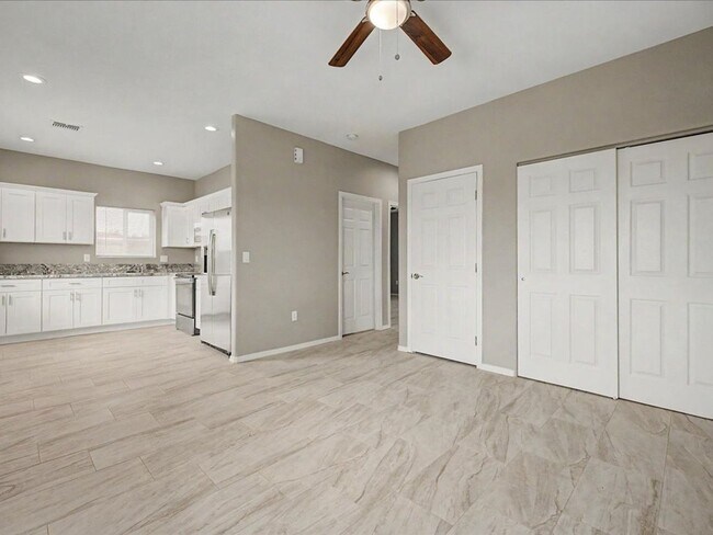 Foto del edificio - PRICE REDUCTION!  $500 OFF FIRST FULL MONTH'S RENT!