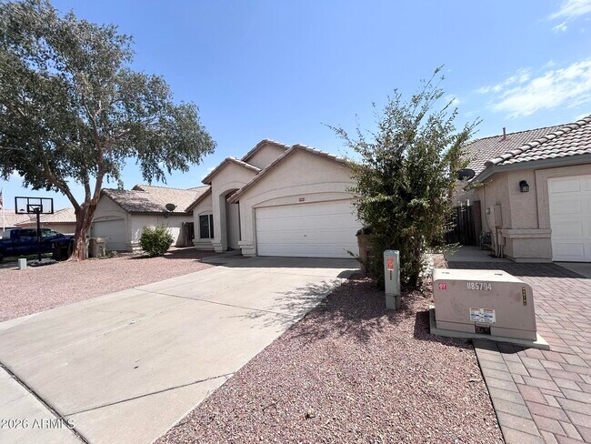 Building Photo - 7561 W Cameron Dr