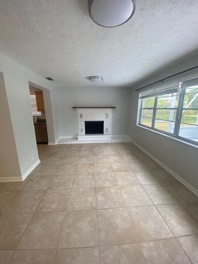 Foto del edificio - 1317 Willow Rd