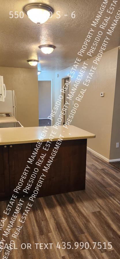 Building Photo - 550 W 200 S