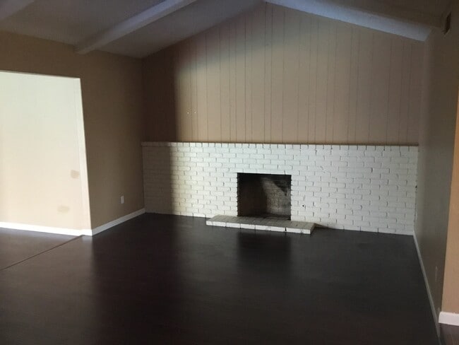 Building Photo - 1615 Scott Pl