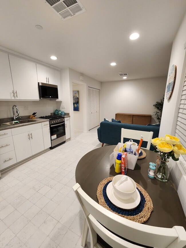 Foto del edificio - 6989 N Curtis Ln