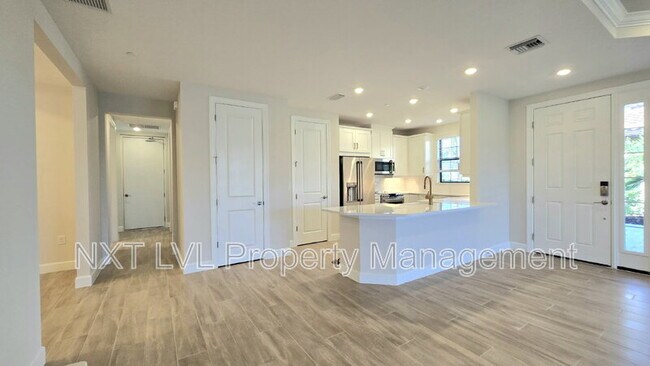 Foto del edificio - 15319 Lucerna St