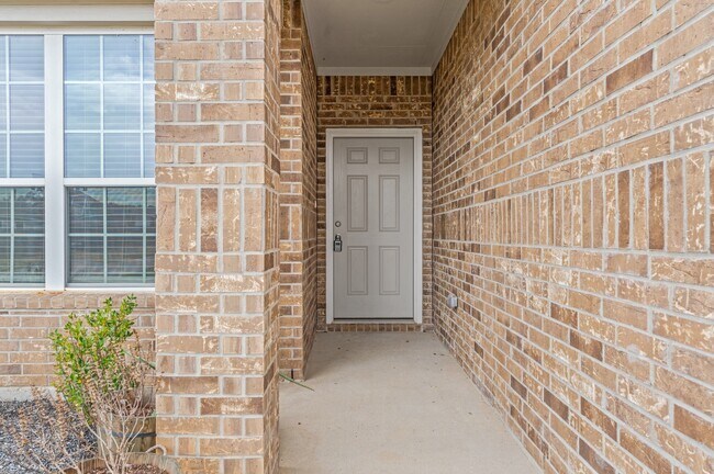 Foto del edificio - 16635 Olivewood Ln