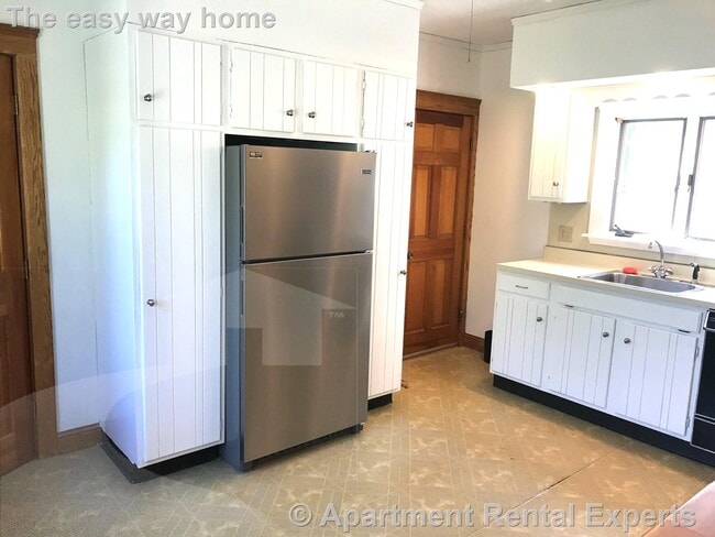 Photo - 80 Curtis St House