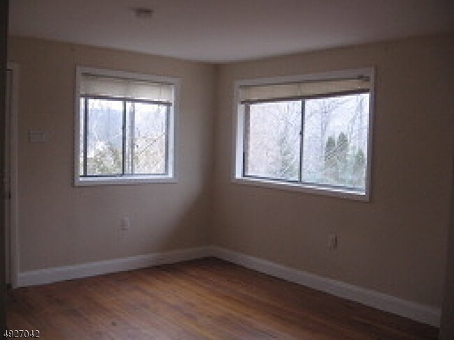 Building Photo - 125 Longwood Lake Rd
