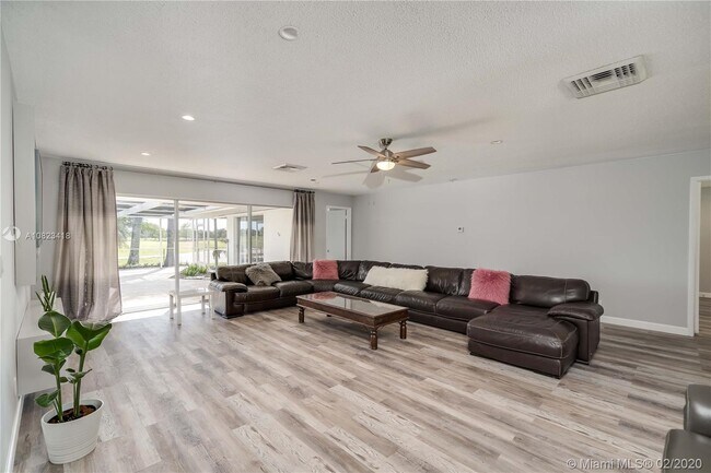 Building Photo - 6540 E Tropical Way