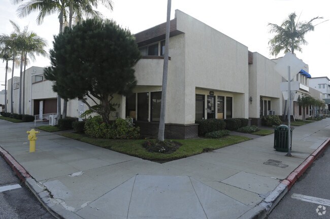 Building Photo - 1600-1604 Cabrillo Ave SE