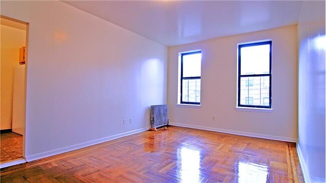 Building Photo - 15 E 171st St