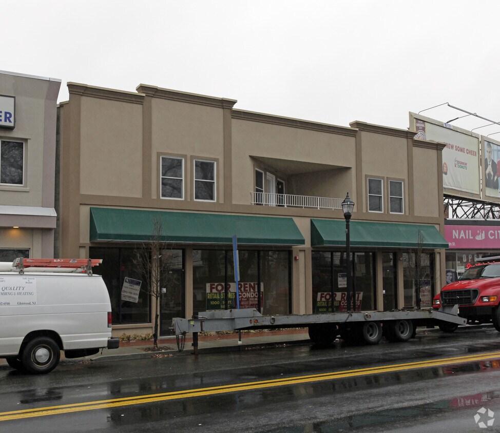 Foto principal - 683 Main St