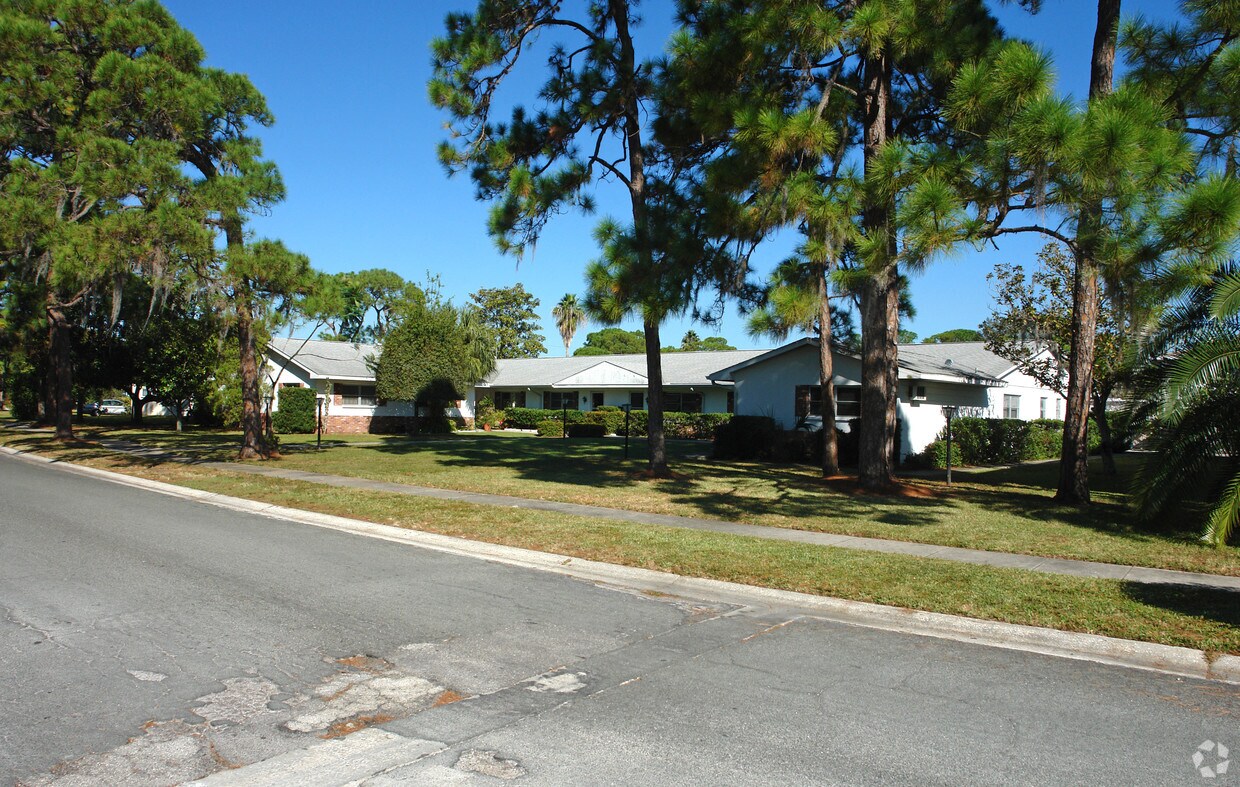 Primary Photo - 129 SW Madison Cir N