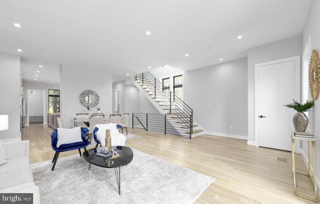 Foto principal - 2912 26th St NE