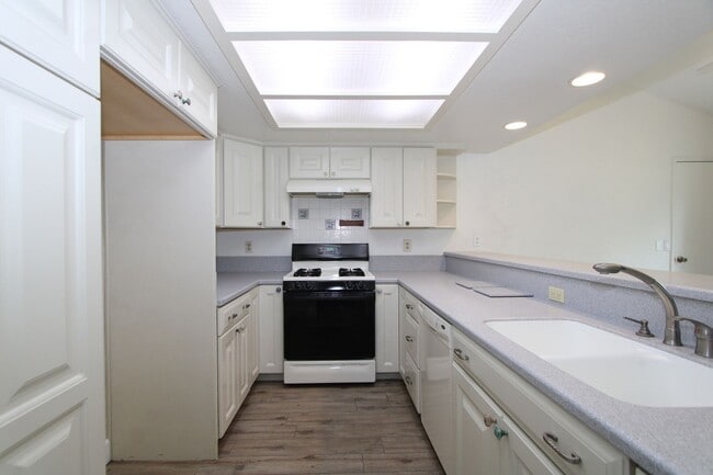 Building Photo - Single-Story 3-Bedroom Condo in Redlands!