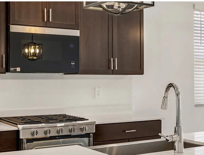 Foto del edificio - 2542 Fortana Dr